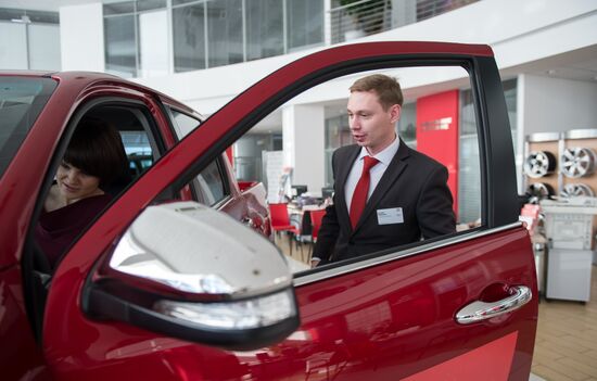 Работа автосалонов в Омске