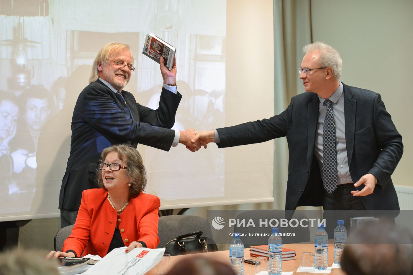 Зиновьевский клуб представил книги П. Фокина и О. Зиновьевой в Варшаве