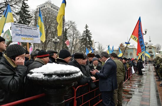 Акция протеста ветеранов МВД Украины у здания Верховной рады в Киеве