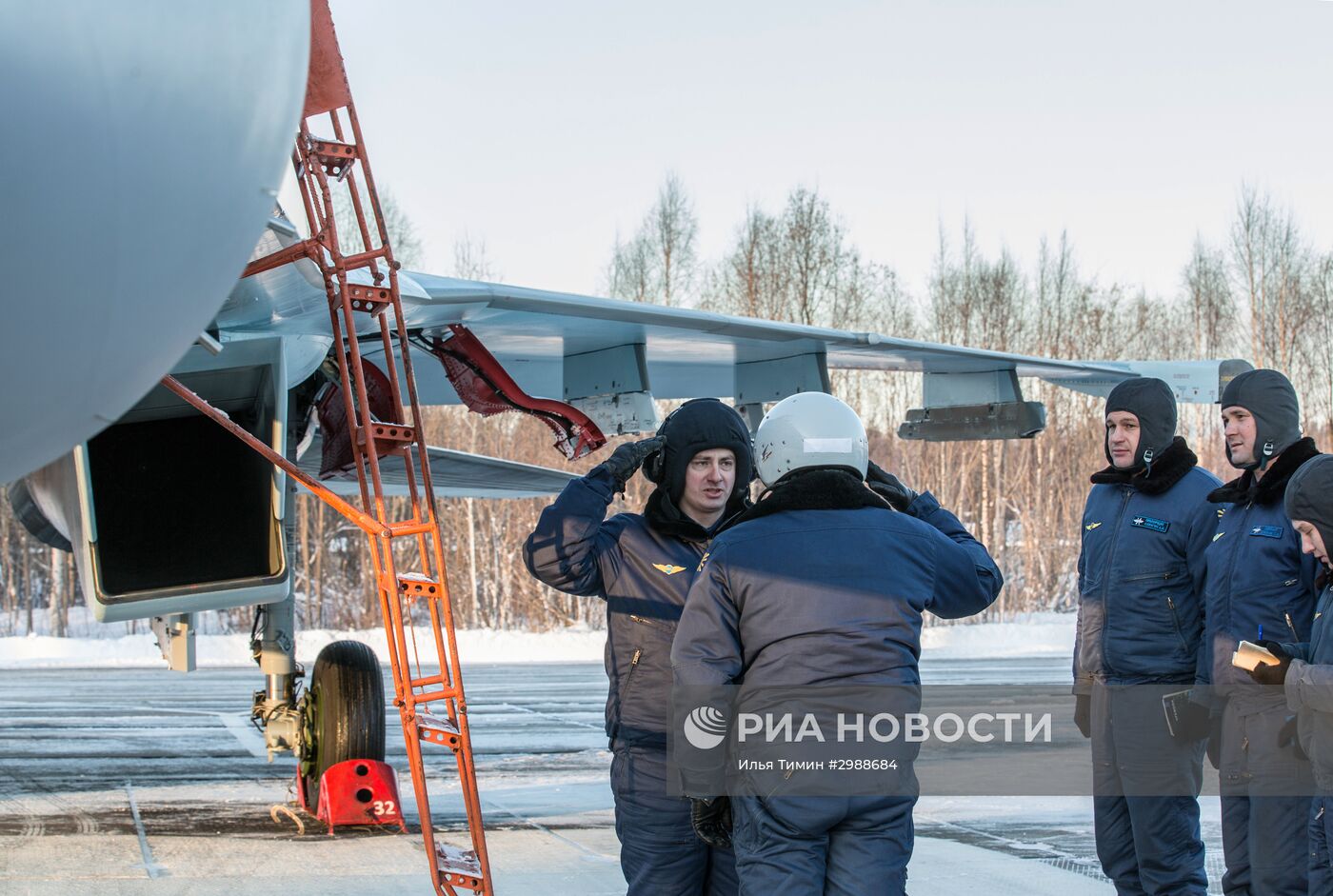 Новейшие истребители Су-35С прибыли на аэродром базирования в Карелии