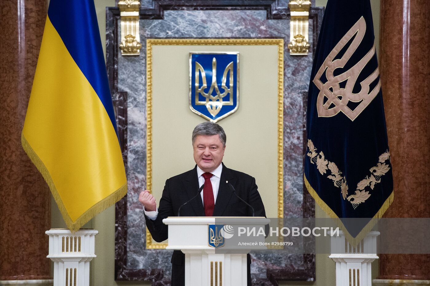 Президент Украины П. Порошенко вручил государственные награды по случаю 25-й годовщины ВСУ