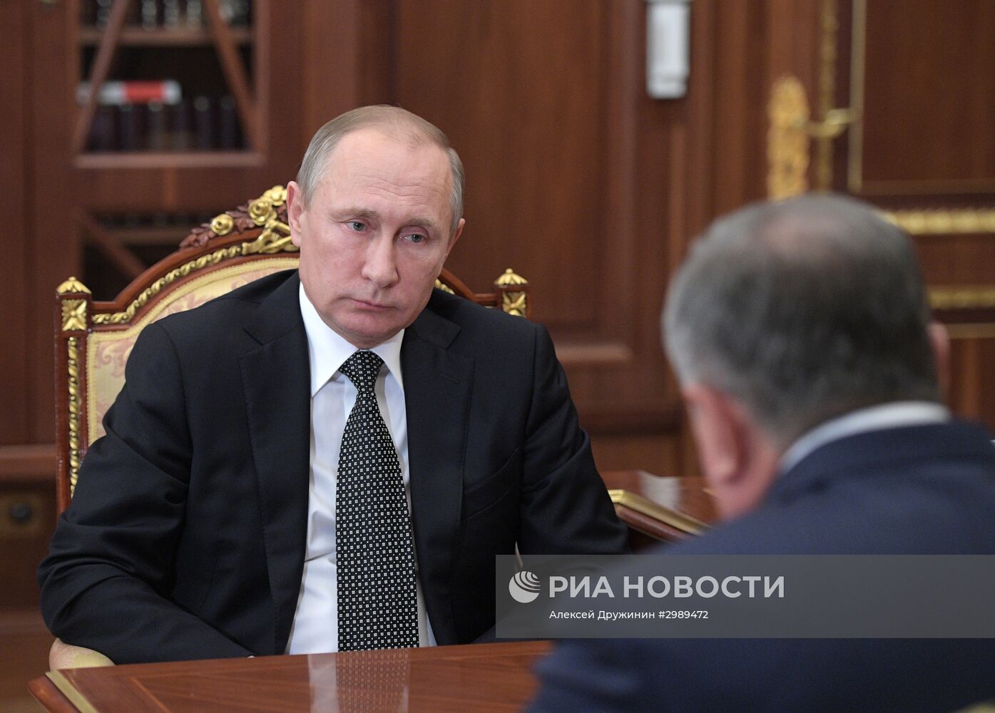 Президент РФ В. Путин встретился с главой "Роснефти" И. Сечиным