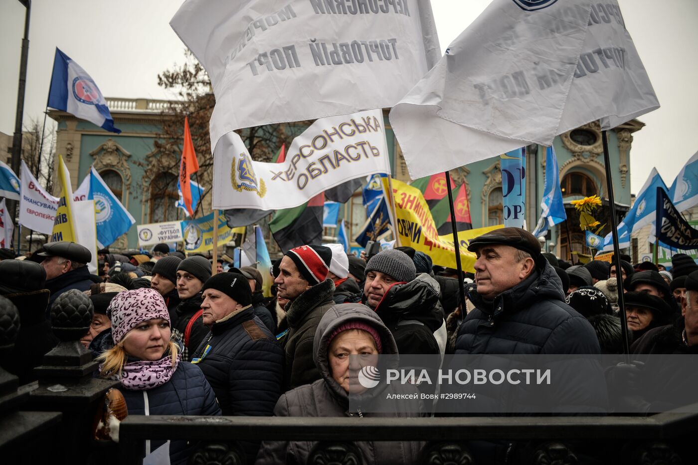 Акция профсоюзов за повышение социальных стандартов и снижение тарифов в Киеве