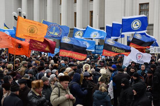 Акция профсоюзов за повышение социальных стандартов и снижение тарифов в Киеве