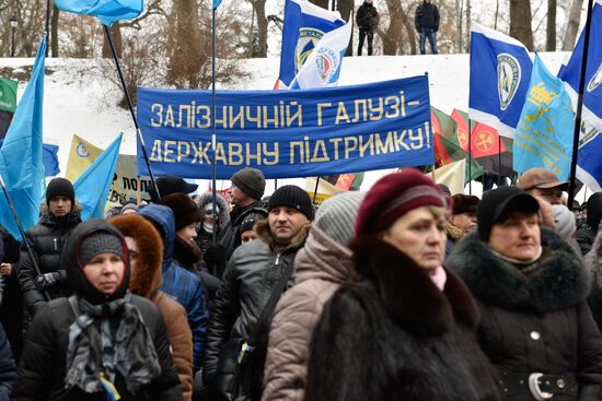 Акция профсоюзов за повышение социальных стандартов и снижение тарифов в Киеве