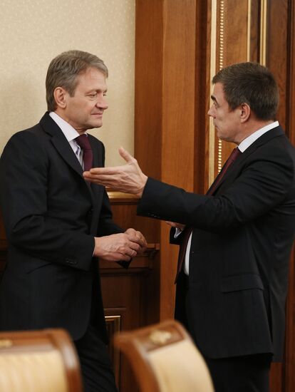 Премьер-министр РФ Д. Медведев провел заседание правительства РФ