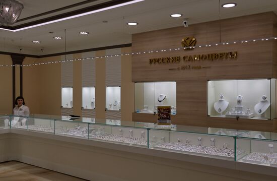 Ювелирный завод "Русские самоцветы" в Санкт-Петербурге