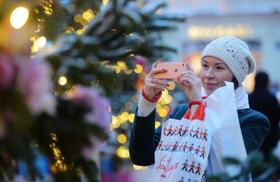 Презентация выставки дизайнерских елей для фестиваля "Путешествие в Рождество"