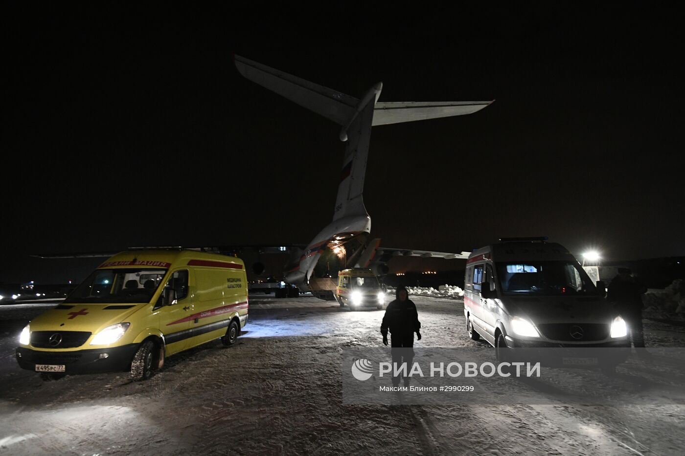 Прилет борта МЧС России с пострадавшими детьми из Ханты–Мансийска