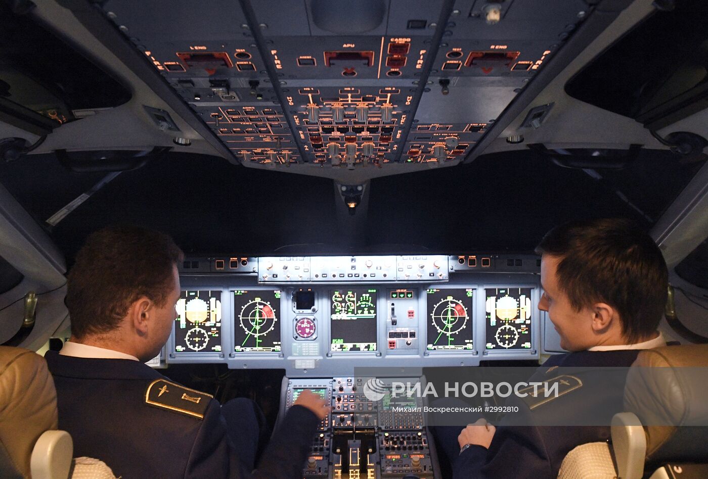 Конкурс пилотирования пассажирского самолета Sukhoi Superjet 100