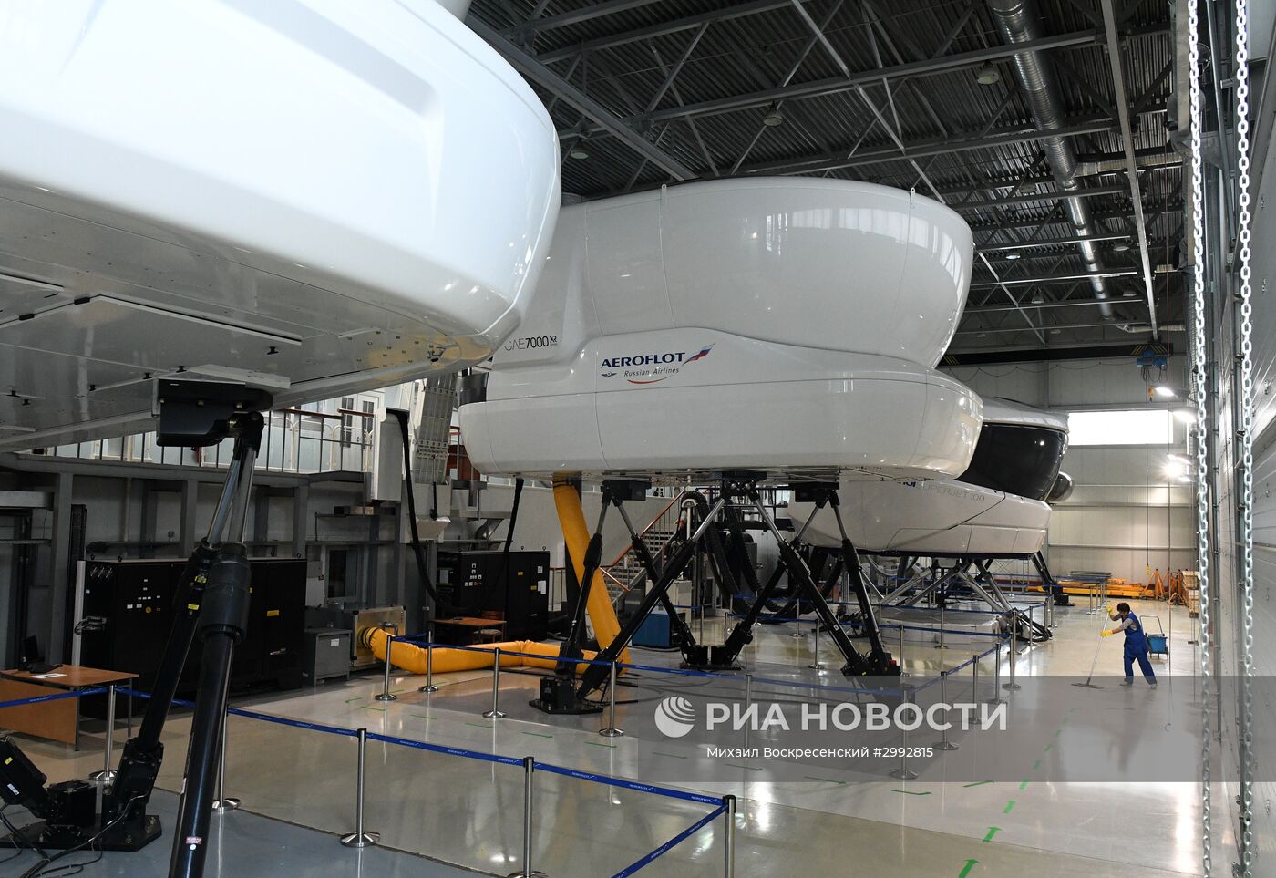 Конкурс пилотирования пассажирского самолета Sukhoi Superjet 100
