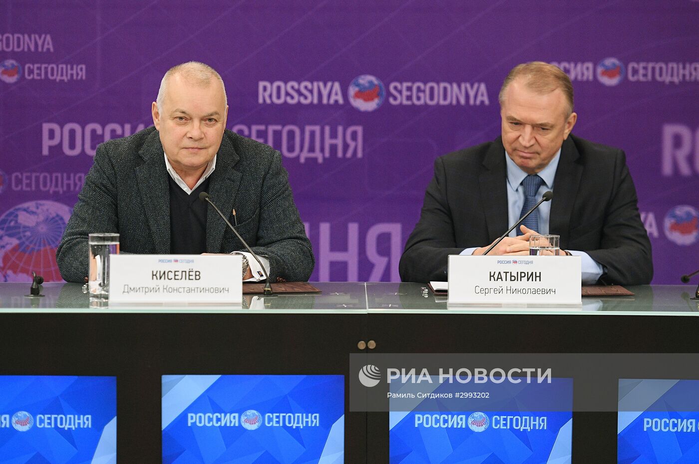 Пресс-конференция "Информация как важнейшее условие развития бизнеса в России"