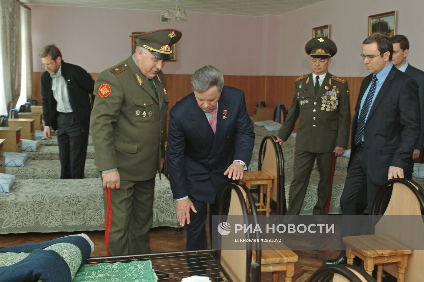 Посещение Б. Громовым Тверского суворовского военного училища