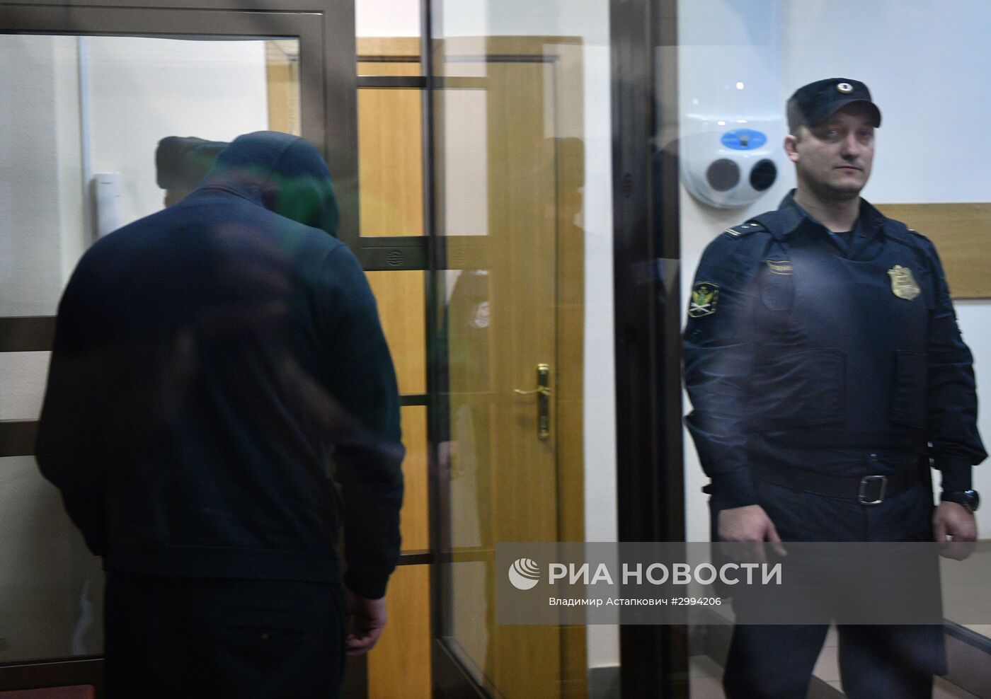 Рассмотрение ходатайства следствия об аресте водителя, сбившего двух девочек в Москве