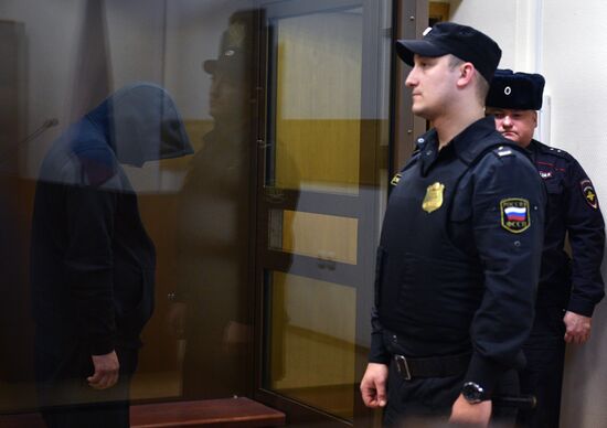 Рассмотрение ходатайства следствия об аресте водителя, сбившего двух девочек в Москве