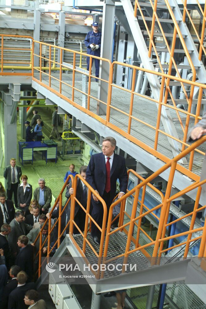 Б. Громов на заводе безалкогольных напитков "Фонте Аква"