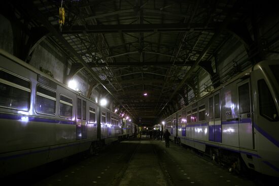 Ночь в метро на ретросоставе "От Измайлово до Киевской"