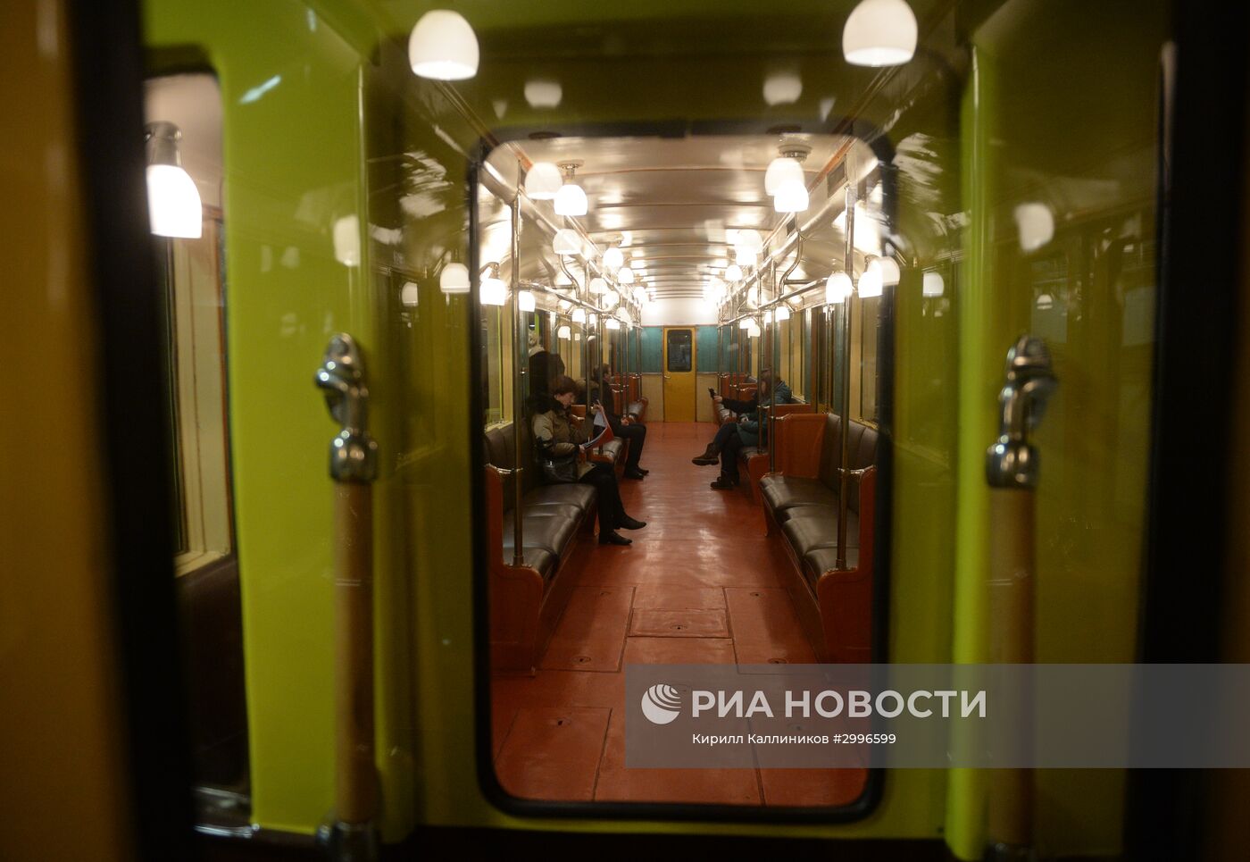 Ночь в метро на ретросоставе "От Измайлово до Киевской"