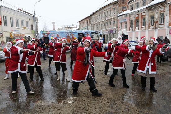 Праздник "Нашествие Дедов Морозов" в Рыбинске