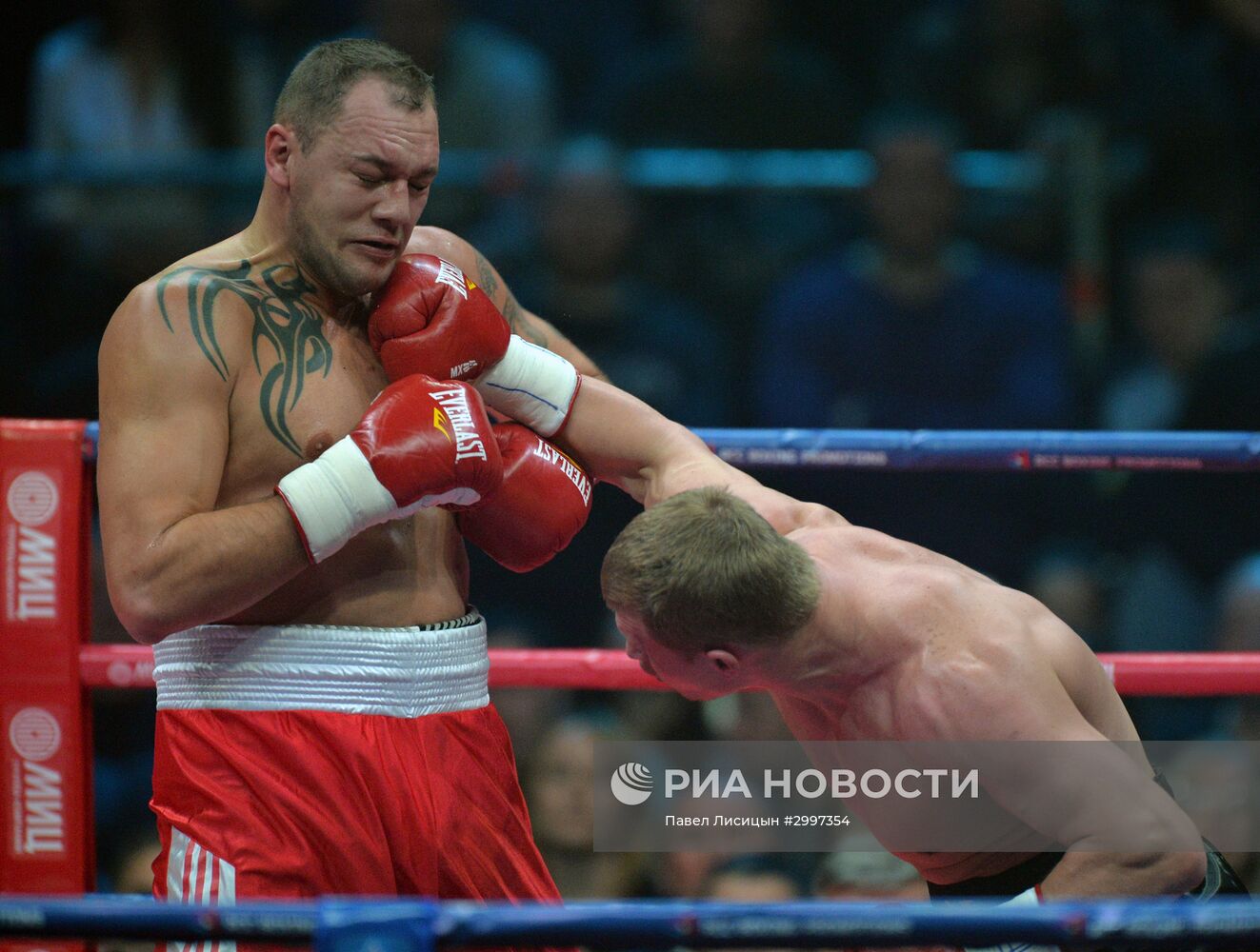 Бокс. Бой между А. Поветкиным и Ж. Дюопа