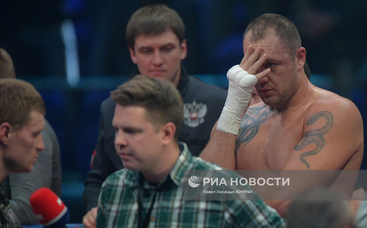 Бокс. Бой между А. Поветкиным и Ж. Дюопа