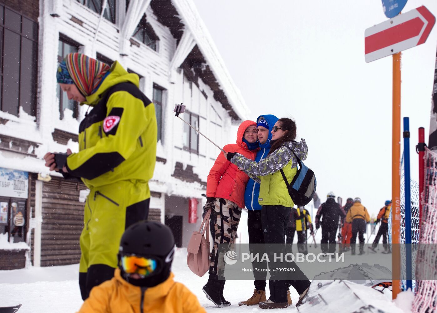 Зимний сезон открылся на горнолыжном курорте "Роза Хутор" в Сочи