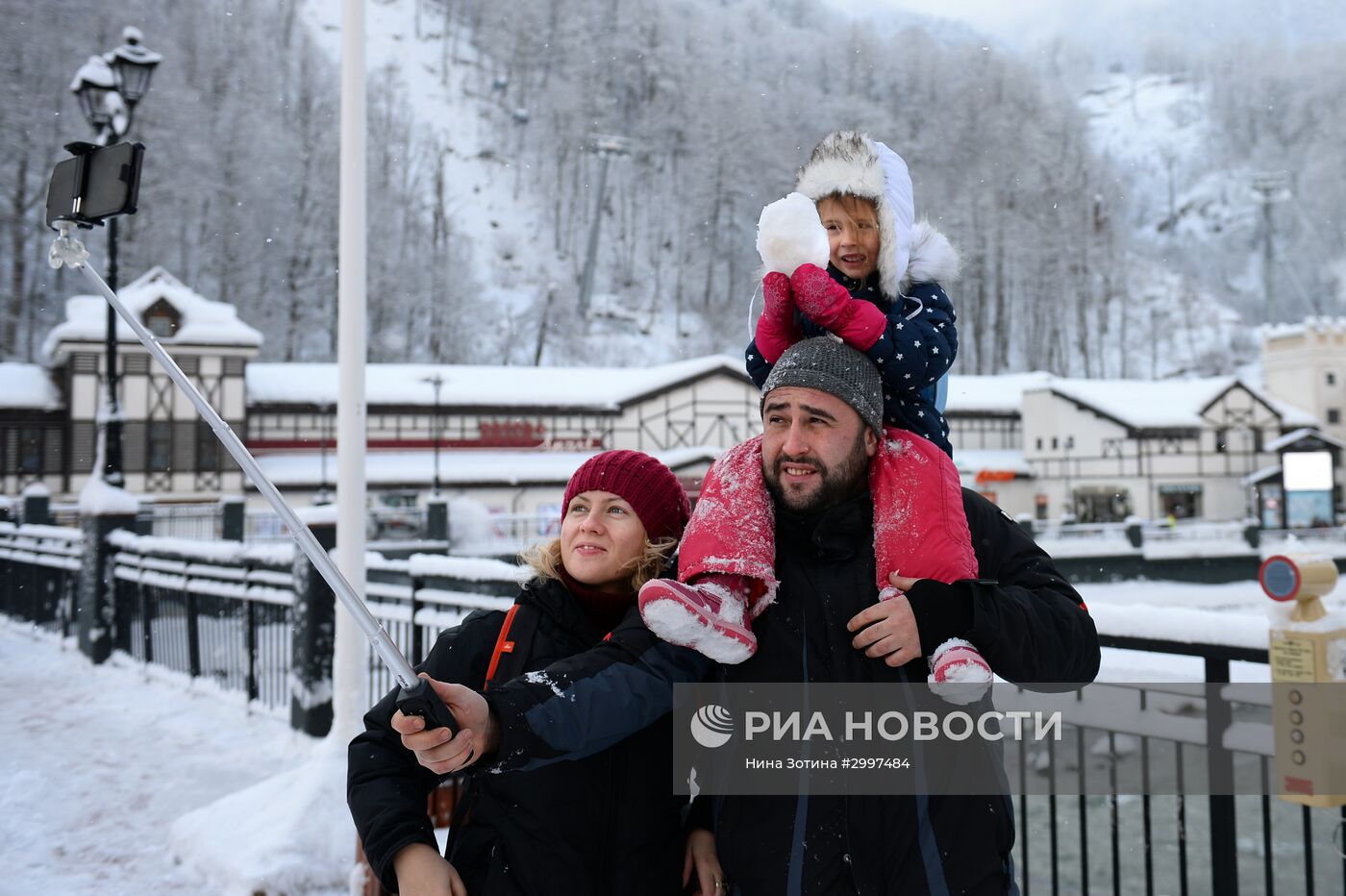 Зимний сезон открылся на горнолыжном курорте "Роза Хутор" в Сочи