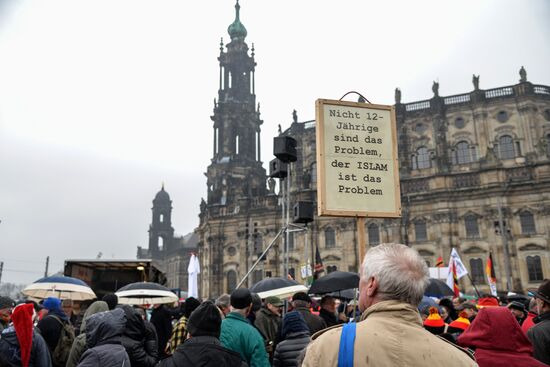 Акция движения PEGIDA в Дрездене