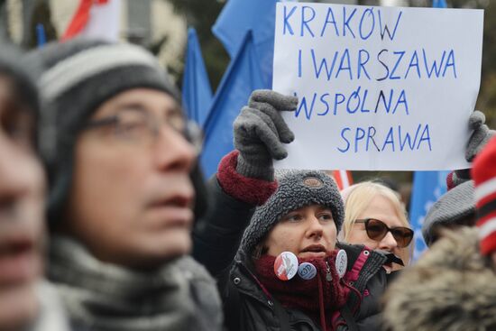 Антиправительственный митинг в Варшаве