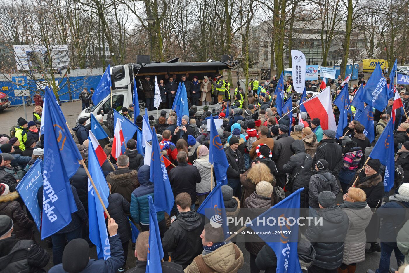 Антиправительственный митинг в Варшаве