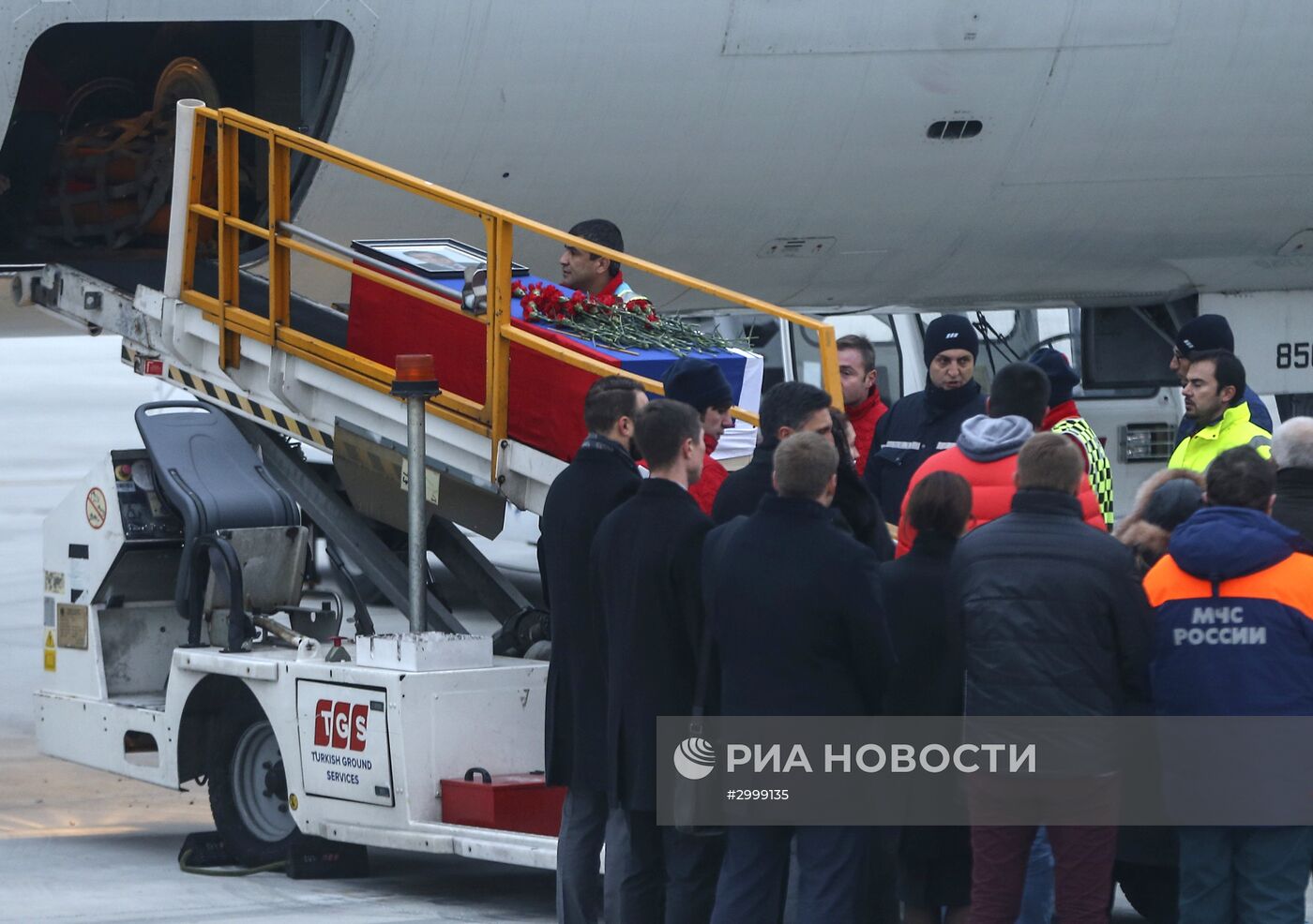 Прощание с российским послом А. Карловым в аэропорту Анкары