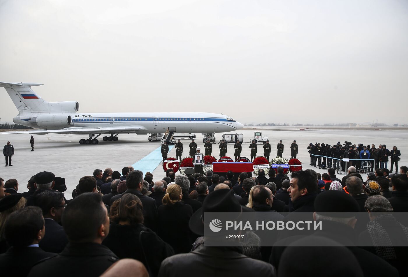 Прощание с российским послом А. Карловым в аэропорту Анкары