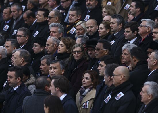 Прощание с российским послом А. Карловым в аэропорту Анкары