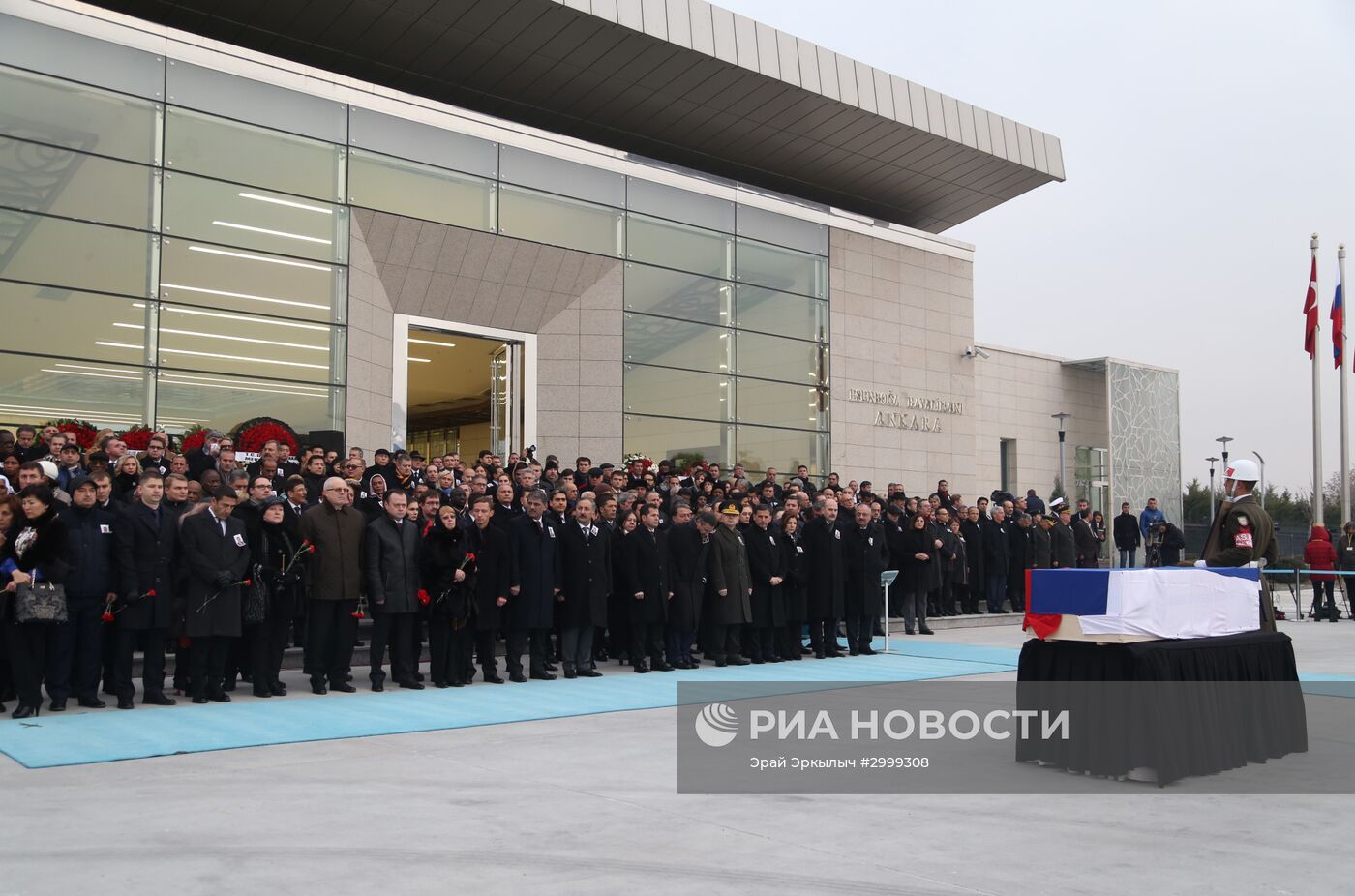 Прощание с российским послом А. Карловым в аэропорту Анкары