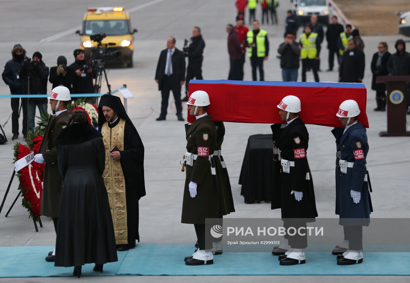 Прощание с российским послом А. Карловым в аэропорту Анкары