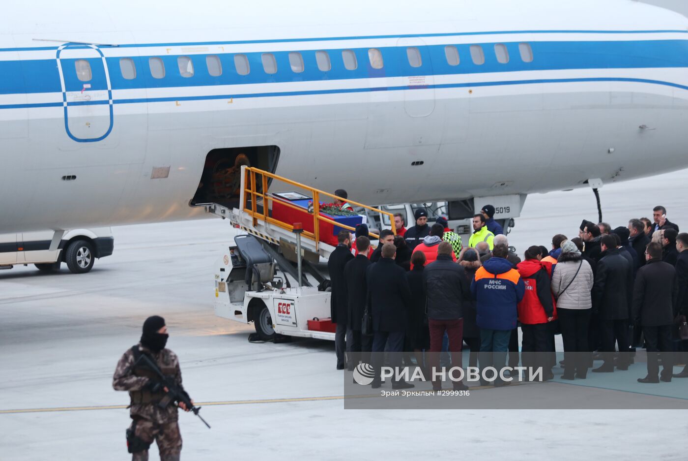 Прощание с российским послом А. Карловым в аэропорту Анкары