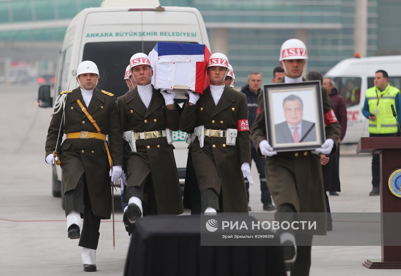 Прощание с российским послом А. Карловым в аэропорту Анкары