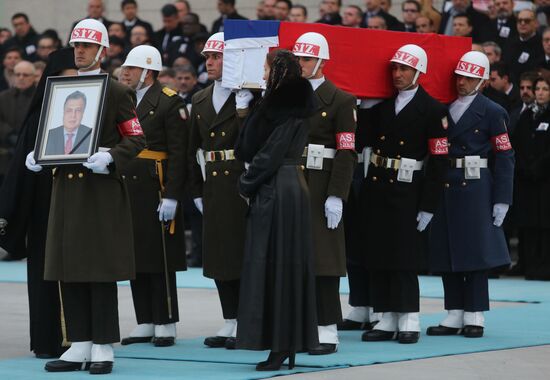 Прощание с российским послом А. Карловым в аэропорту Анкары