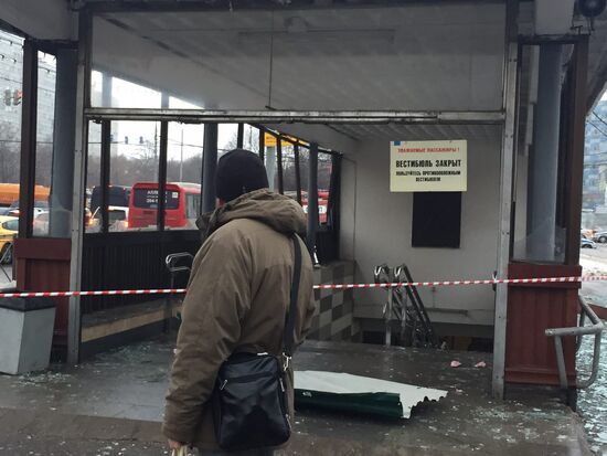 Взрыв газового баллона в переходе у станции метро "Коломенская" в Москве