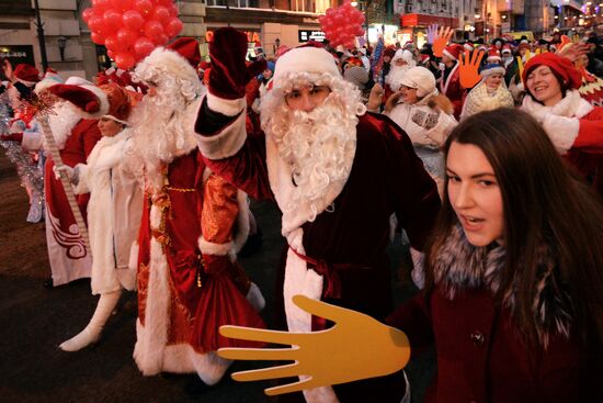 Парад Дедов Морозов в городах России