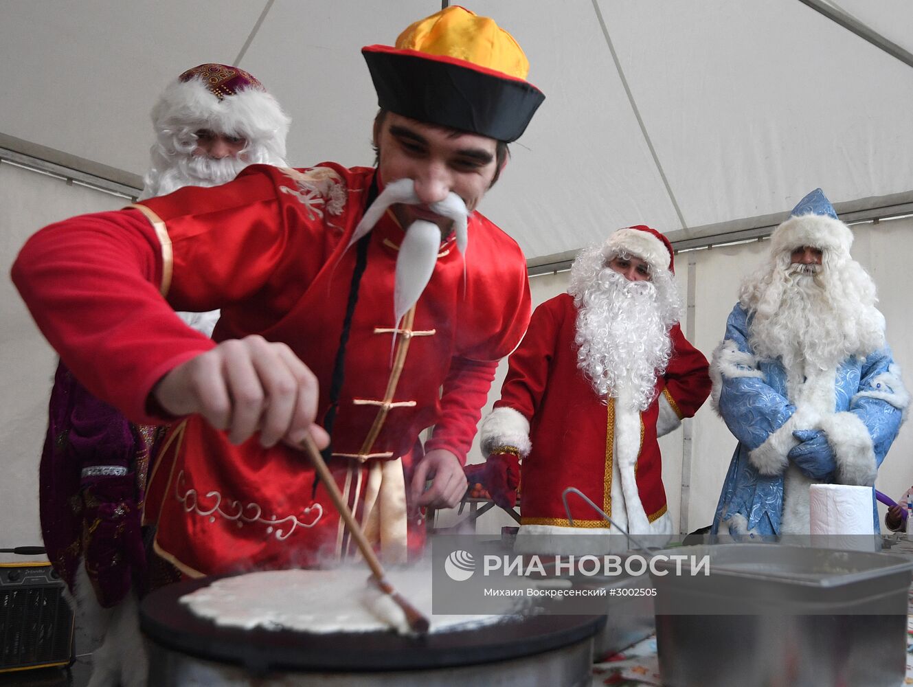 Предновогодние игры "Дед Мороз против Санта-Клауса"