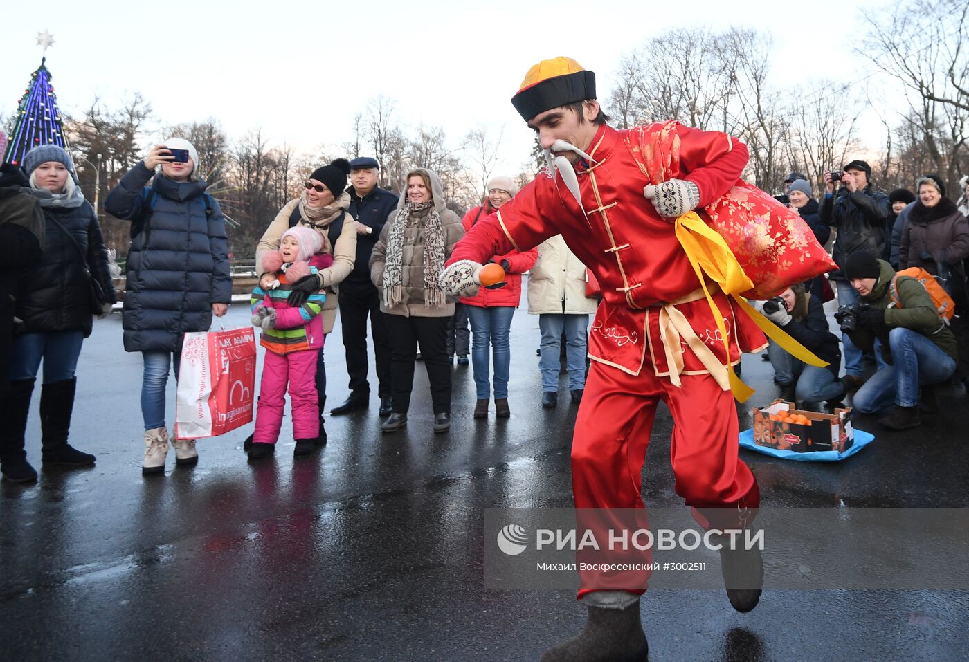 Предновогодние игры "Дед Мороз против Санта-Клауса"