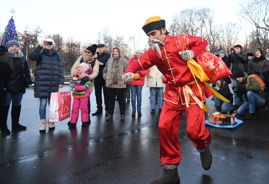 Предновогодние игры "Дед Мороз против Санта-Клауса"