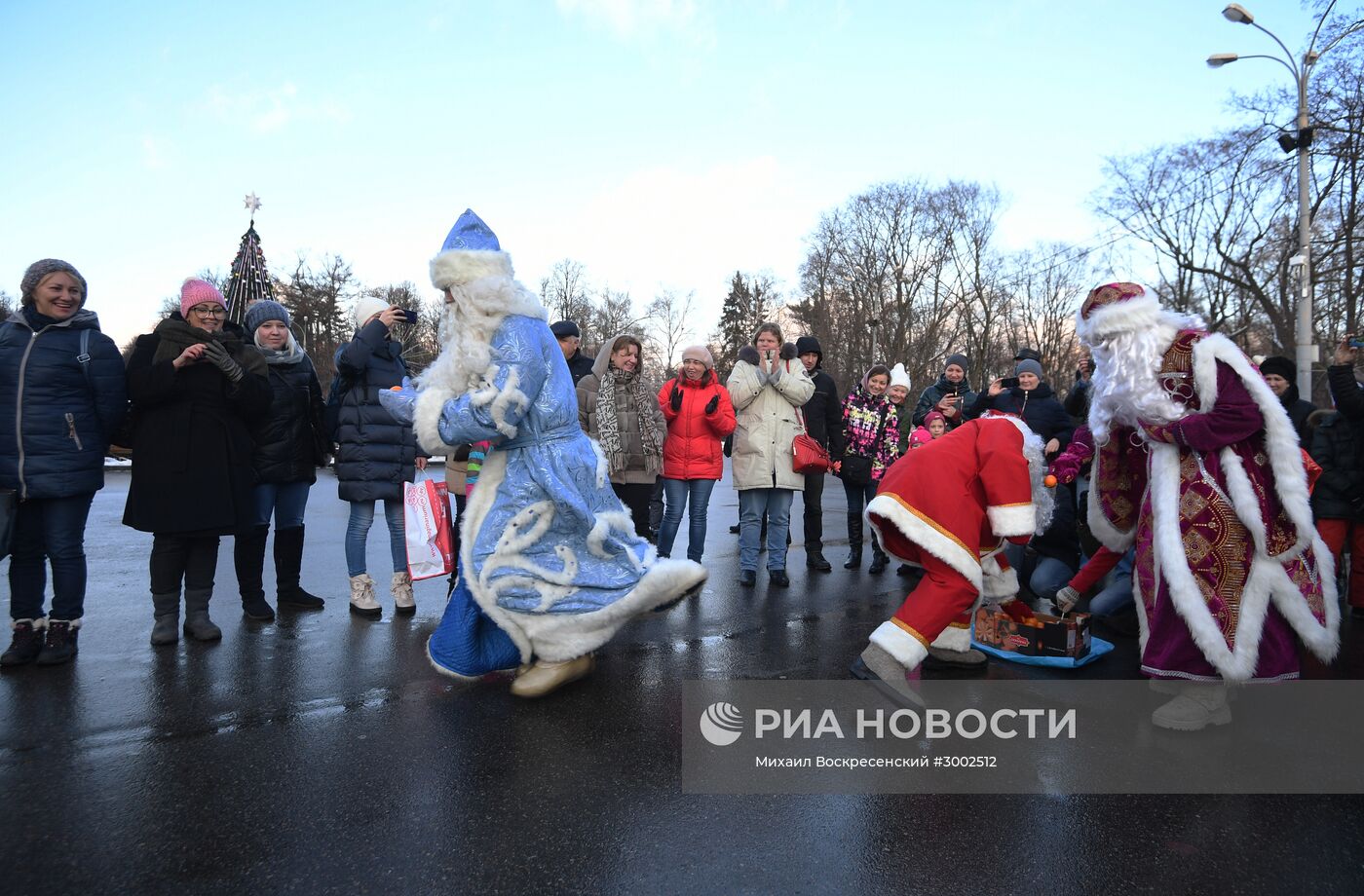 Предновогодние игры "Дед Мороз против Санта-Клауса"