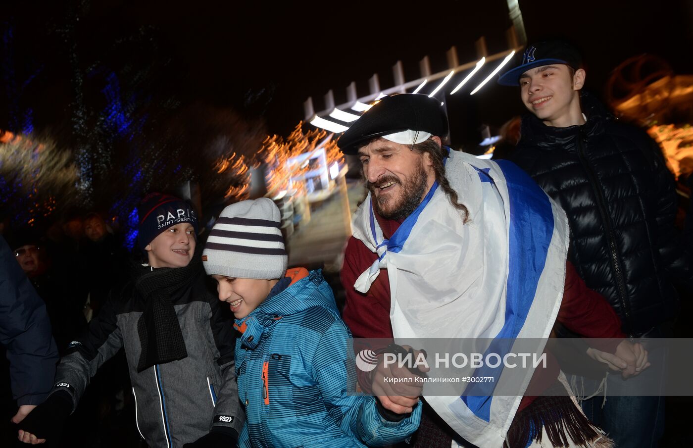 Церемония зажжения ханукальной свечи на площади Революции в Москве