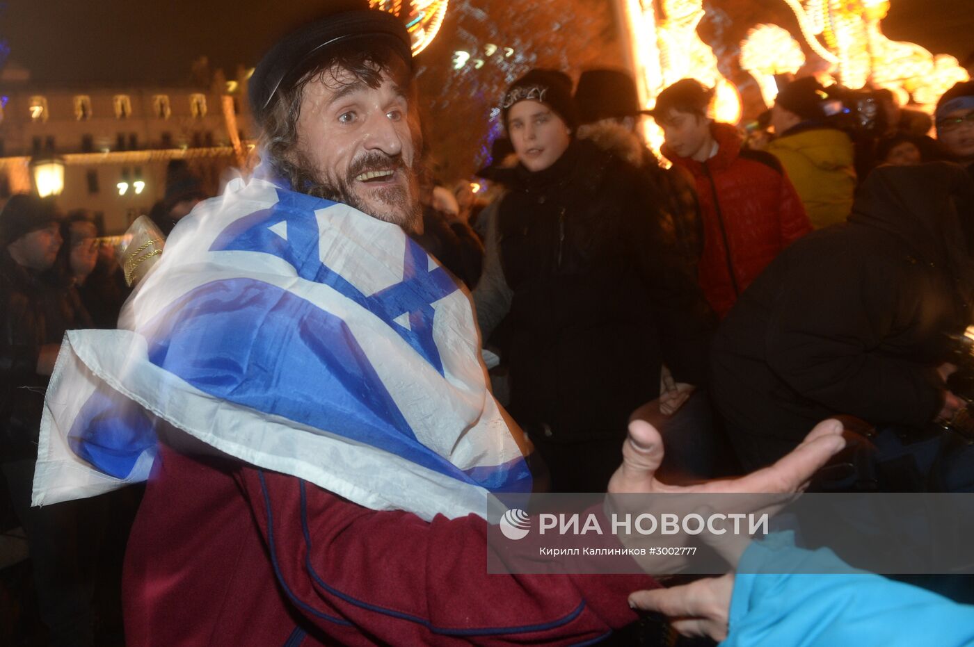 Церемония зажжения ханукальной свечи на площади Революции в Москве