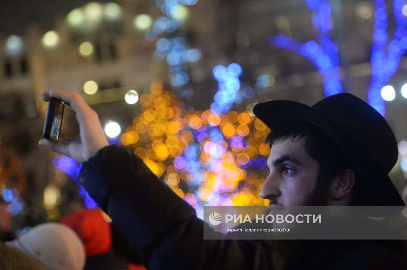 Церемония зажжения ханукальной свечи на площади Революции в Москве