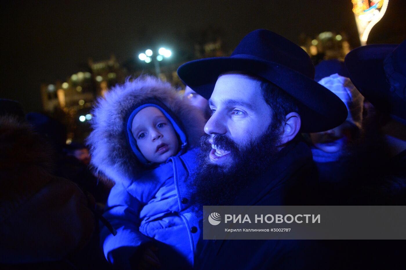 Церемония зажжения ханукальной свечи на площади Революции в Москве