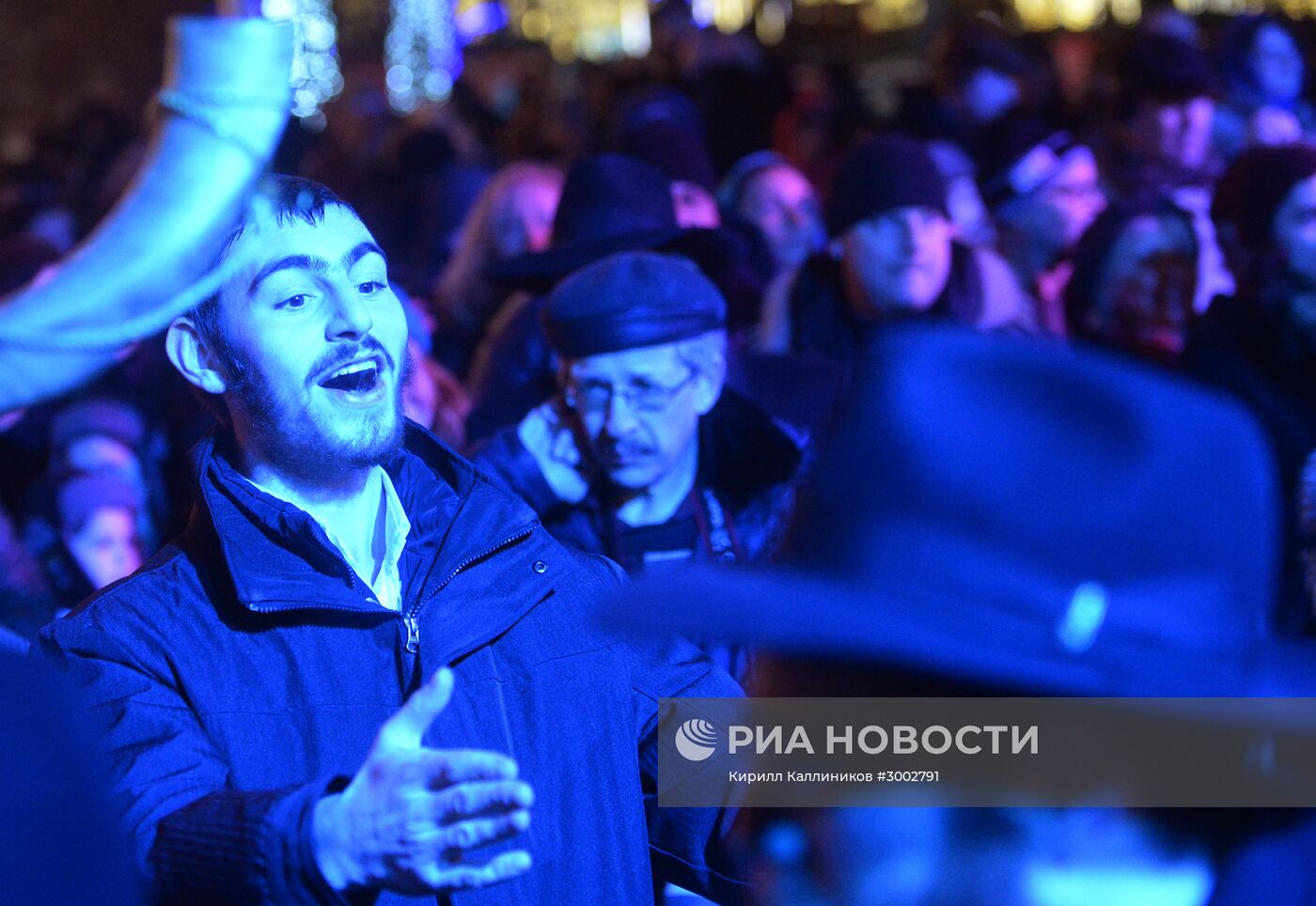 Церемония зажжения ханукальной свечи на площади Революции в Москве