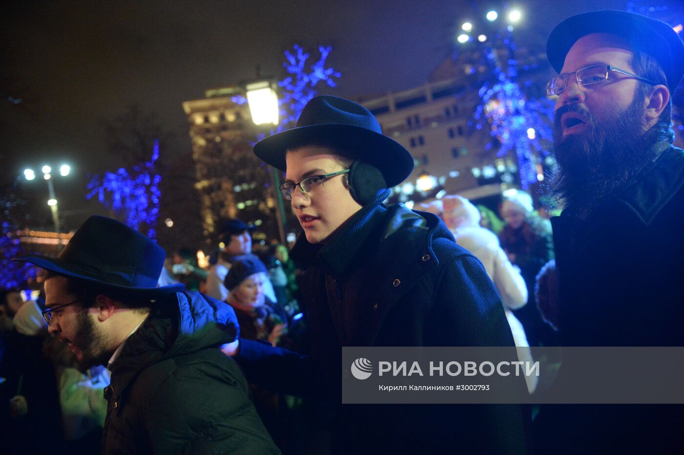 Церемония зажжения ханукальной свечи на площади Революции в Москве